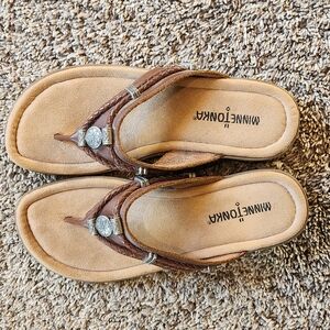 Minnetonka Women's Brown Sandals